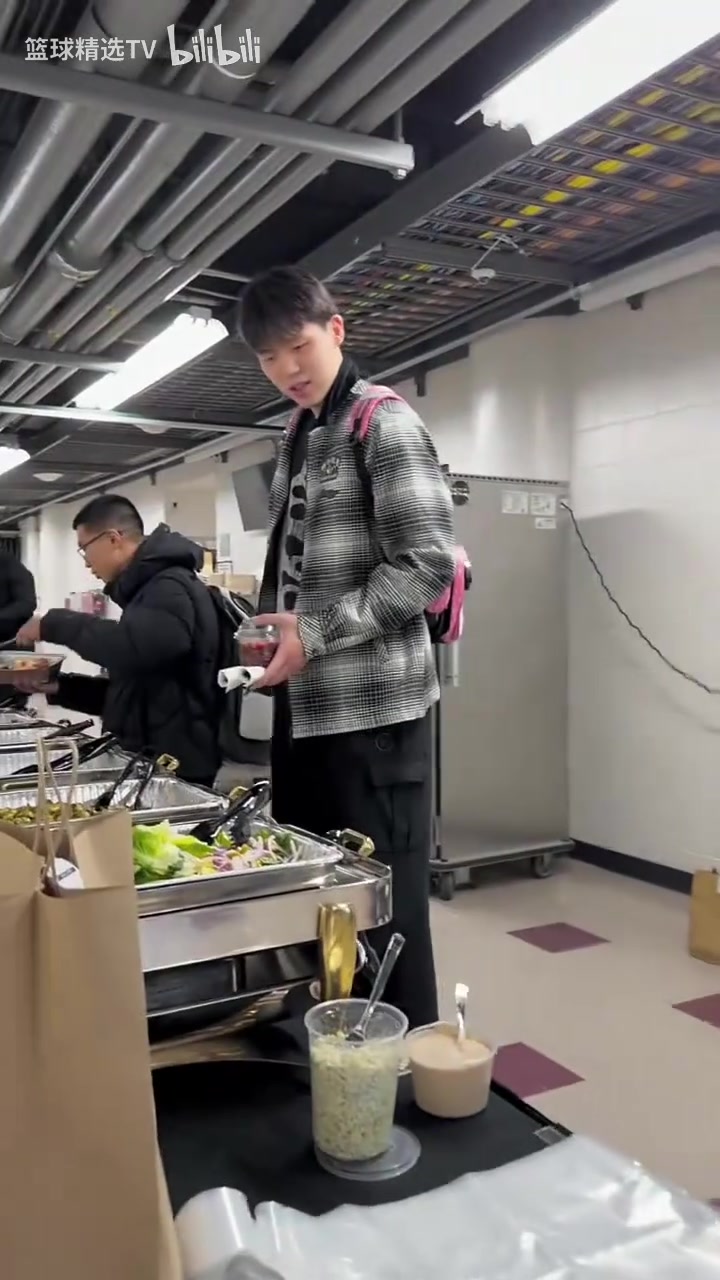 世界杯高清直播平台-杨瀚森赛后都吃什么?来看看开拓者&湖人&掘金三队的赛后餐